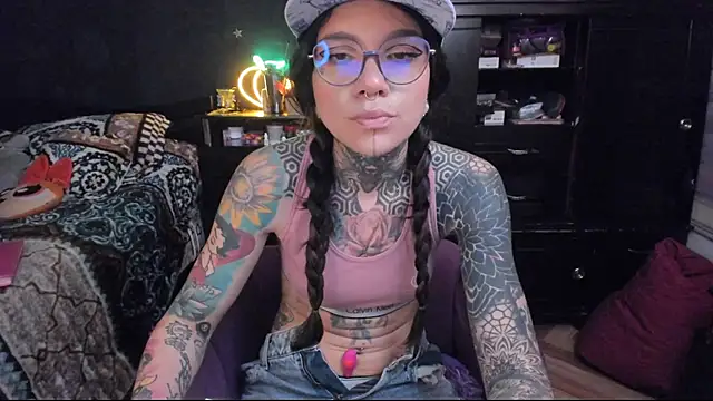 Snapshot of Lilmarieee chatting on 02-05-25, 12:20 Lilmarieee online show from 02-05-25, 12:20