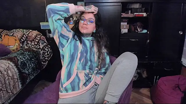 Snapshot of Lilmarieee chatting on 03-21-25, 01:13 Lilmarieee online show from 03-21-25, 01:13