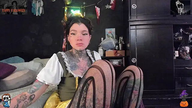 Snapshot of Lilmarieee chatting on 10-14-25, 04:51 Lilmarieee online show from 10-14-25, 04:51