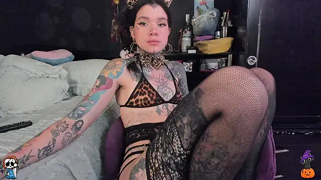 Snapshot of Lilmarieee chatting on 10-16-25, 03:53 Lilmarieee online show from 10-16-25, 03:53