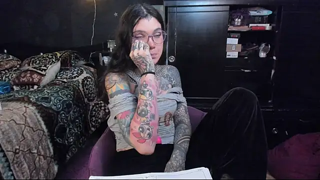 Snapshot of Lilmarieee chatting on 03-11-25, 12:54 Lilmarieee online show from 03-11-25, 12:54