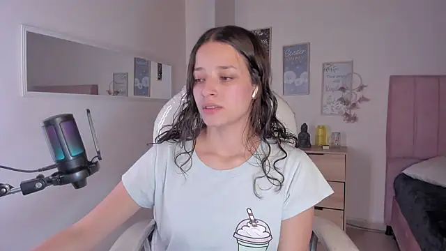 Snapshot of Amaia_Daniells chatting on 09-11-25, 03:39 Amaia Daniells online show from 09-11-25, 03:39