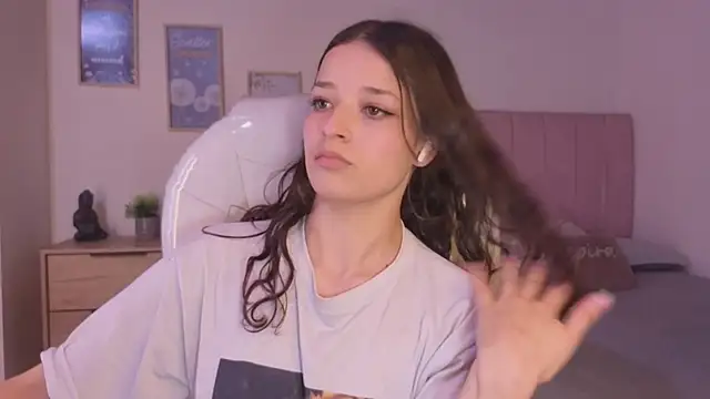 Amaia Daniells online show from 11-30-25, 04:02