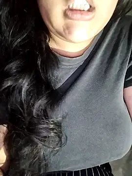 Annerae online show from 10-25-25, 04:07