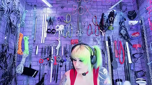 Snapshot of PANDORANEZZ chatting on 06-28-26, 01:56 PANDORANEZZ online show from 06-28-26, 01:56