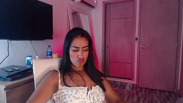 Snapshot of Brown_skin11 chatting on 10-04-25, 11:28 Brown skin11 online show from 10-04-25, 11:28
