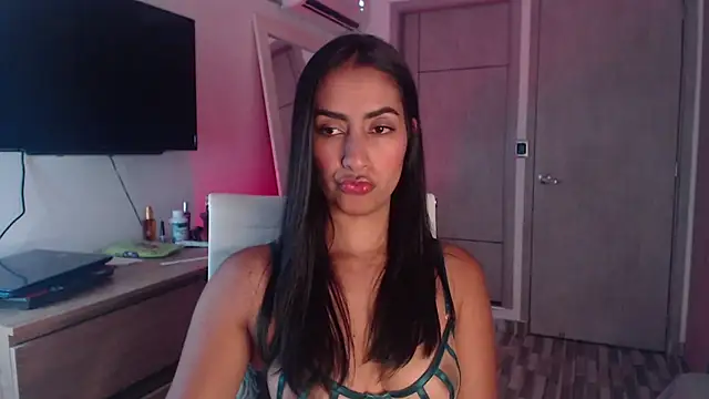 Snapshot of Brown_skin11 chatting on 10-14-25, 09:15 Brown skin11 online show from 10-14-25, 09:15