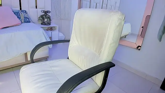 Meghan stonne  online show from 11-15-25, 07:07