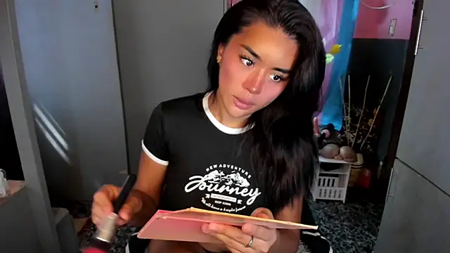 QuiinMollyXxX online show from 04-24-26, 01:18