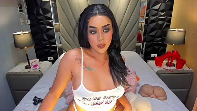 QuiinMollyXxX online show from 11-17-25, 03:49