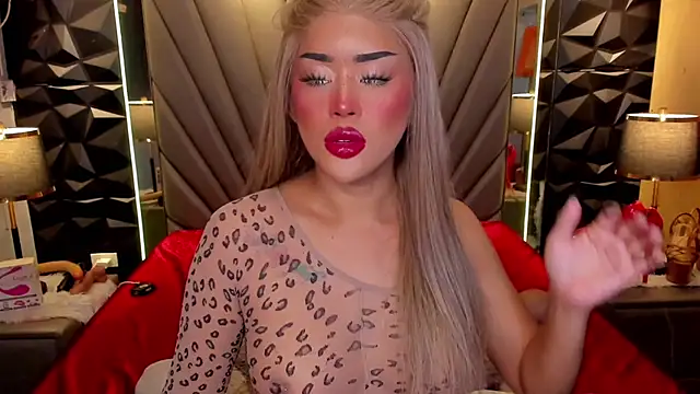 Snapshot of QuiinMollyXxX chatting on 09-12-25, 04:18 QuiinMollyXxX online show from 09-12-25, 04:18