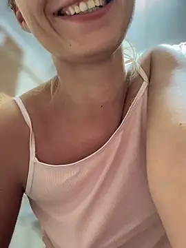 Snapshot of YOUR-KARINA chatting on 09-19-25, 04:33 YOUR-KARINA online show from 09-19-25, 04:33