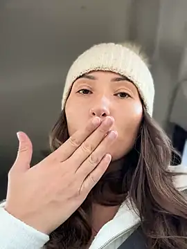 Snapshot of YOUR-KARINA chatting on 01-05-25, 06:35 YOUR-KARINA online show from 01-05-25, 06:35