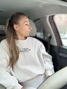 YOUR-KARINA online show from 01-17-26, 09:24