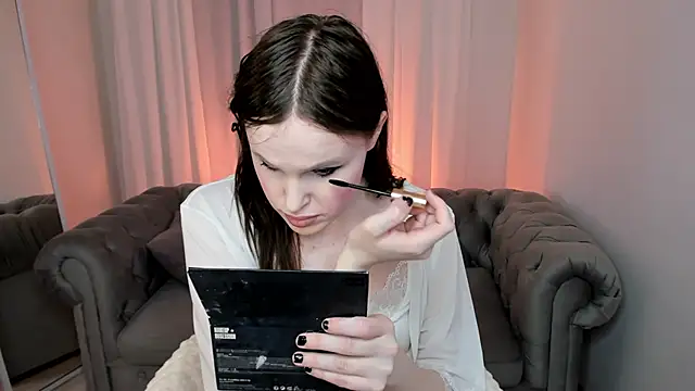 EffieMinki online show from 06-12-26, 10:29