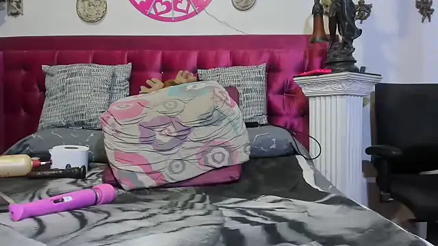 ArianaGoldd online show from 05-25-26, 06:28