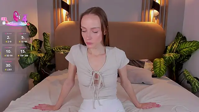 Kira Quinn online show from 10-31-25, 07:05