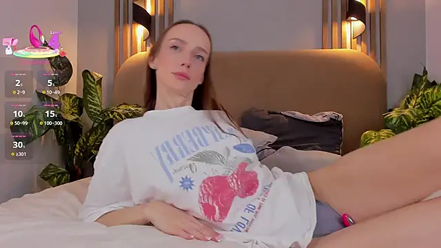 Kira Quinn online show from 10-29-25, 07:07