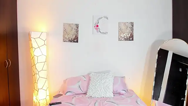 SarahCinnamon- online show from 02-07-26, 08:39