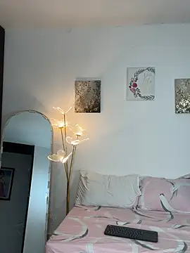 SarahCinnamon- online show from 04-22-26, 07:42