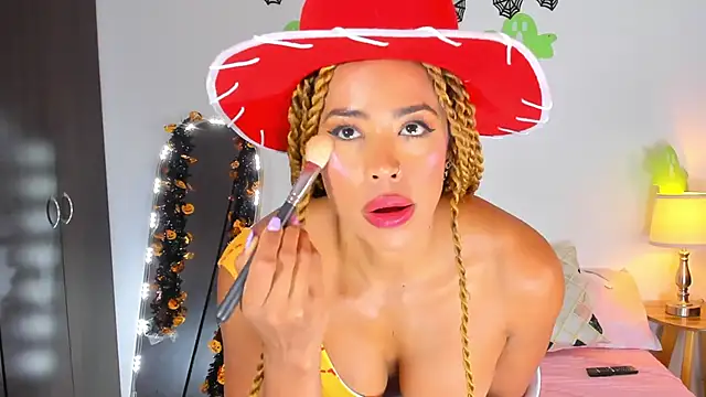 SarahCinnamon- online show from 10-29-25, 07:35