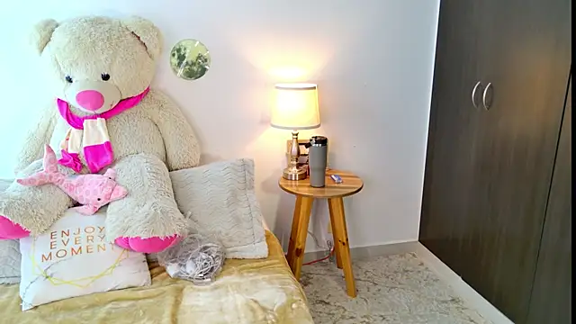 SarahCinnamon- online show from 07-09-26, 03:44