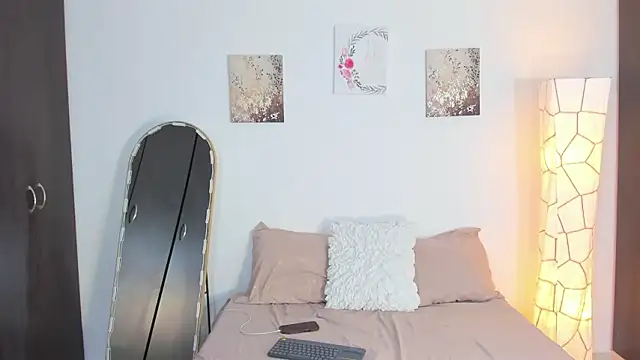 SarahCinnamon- online show from 03-03-26, 07:43