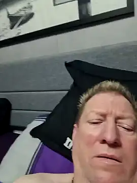 Snapshot of tomtom111111 chatting on 12-19-24, 03:52 tomtom111111 online show from 12-19-24, 03:52