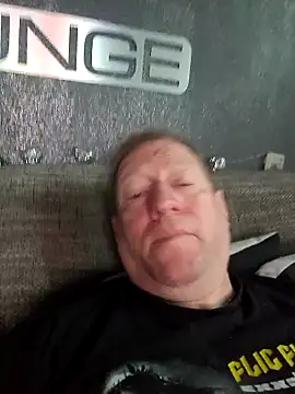 Snapshot of tomtom111111 chatting on 10-29-25, 07:51 tomtom111111 online show from 10-29-25, 07:51