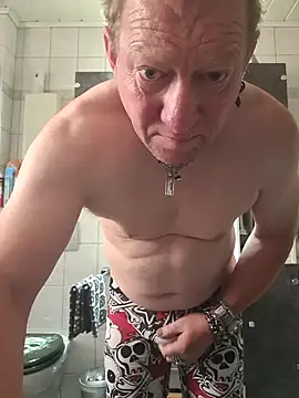 Snapshot of tomtom111111 chatting on 09-20-25, 10:09 tomtom111111 online show from 09-20-25, 10:09