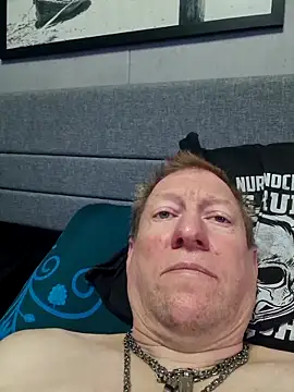 Snapshot of tomtom111111 chatting on 09-27-25, 02:45 tomtom111111 online show from 09-27-25, 02:45