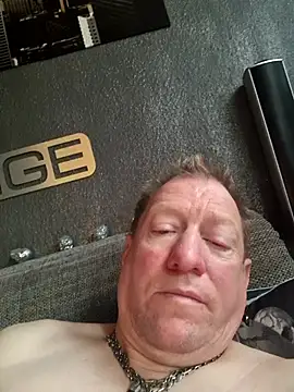 Snapshot of tomtom111111 chatting on 10-19-25, 10:07 tomtom111111 online show from 10-19-25, 10:07