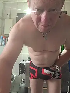 Snapshot of tomtom111111 chatting on 09-13-25, 07:41 tomtom111111 online show from 09-13-25, 07:41