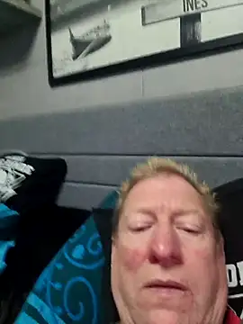 Snapshot of tomtom111111 chatting on 09-17-25, 04:20 tomtom111111 online show from 09-17-25, 04:20