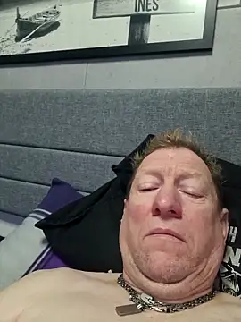 Snapshot of tomtom111111 chatting on 12-14-25, 10:32 tomtom111111 online show from 12-14-25, 10:32