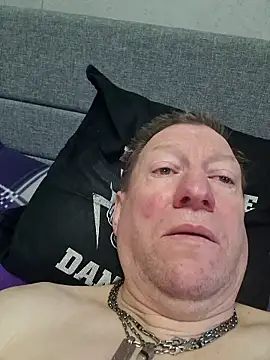 Snapshot of tomtom111111 chatting on 01-11-26, 10:00 tomtom111111 online show from 01-11-26, 10:00