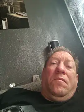 Snapshot of tomtom111111 chatting on 10-26-25, 12:05 tomtom111111 online show from 10-26-25, 12:05