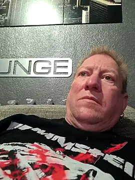 Snapshot of tomtom111111 chatting on 09-10-25, 02:38 tomtom111111 online show from 09-10-25, 02:38