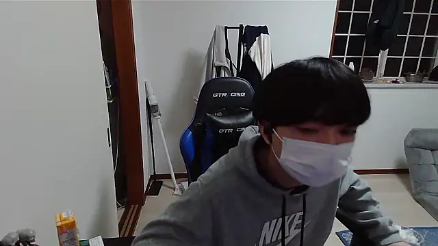 Snapshot of pychan chatting on 04-14-26, 12:21 pychan online show from 04-14-26, 12:21