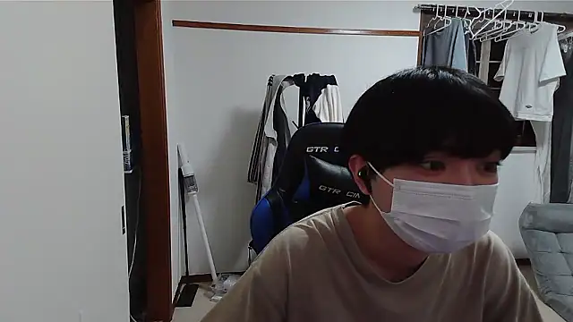 Snapshot of pychan chatting on 04-05-26, 12:56 pychan online show from 04-05-26, 12:56