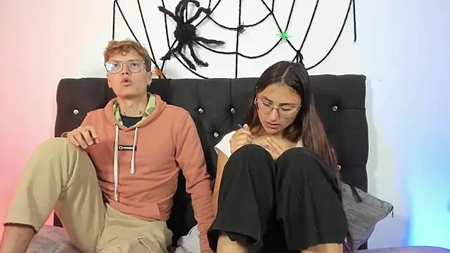 A sexy couple   online show from 10-12-25, 11:39