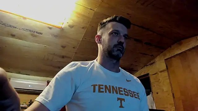 Snapshot of Kenny_Kyle chatting on 10-23-25, 04:33 Kenny Kyle online show from 10-23-25, 04:33