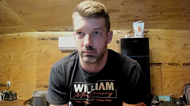 Snapshot of Kenny_Kyle chatting on 10-11-25, 01:17 Kenny Kyle online show from 10-11-25, 01:17