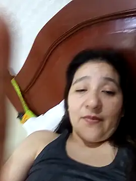 Snapshot of Gatubela212 chatting on 02-27-25, 04:13 Gatubela212 online show from 02-27-25, 04:13