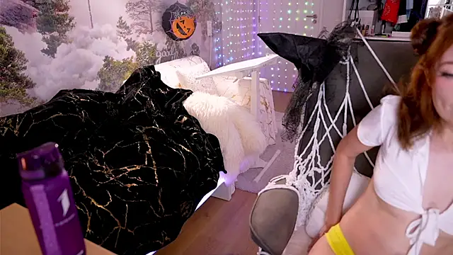 Cissy Glitter online show from 11-01-25, 08:46