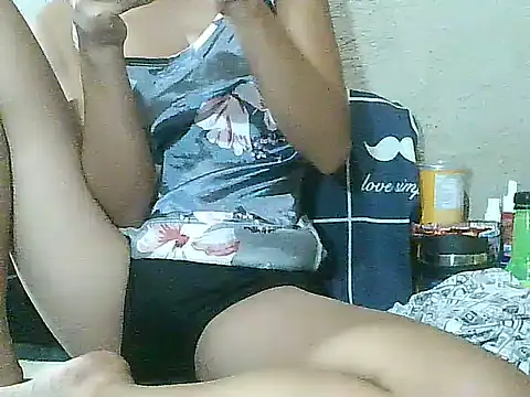 Snapshot of PinaySkinnyGirl chatting on 07-14-26, 09:03 PinaySkinnyGirl online show from 07-14-26, 09:03