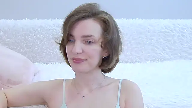 Snapshot of Beauty_Alex chatting on 05-23-26, 02:32 Beauty Alex online show from 05-23-26, 02:32