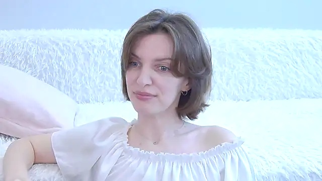 Snapshot of Beauty_Alex chatting on 05-18-26, 02:55 Beauty Alex online show from 05-18-26, 02:55