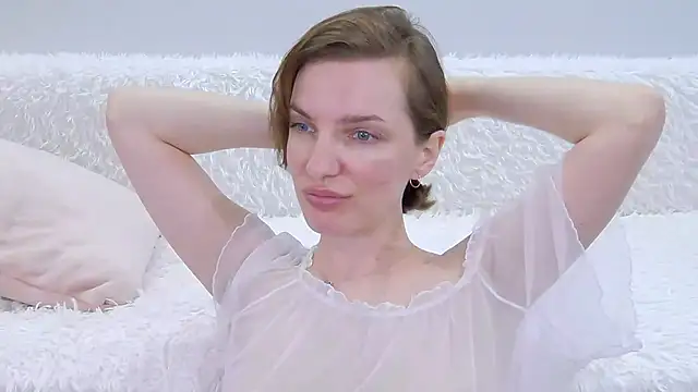 Snapshot of Beauty_Alex chatting on 05-29-26, 01:22 Beauty Alex online show from 05-29-26, 01:22