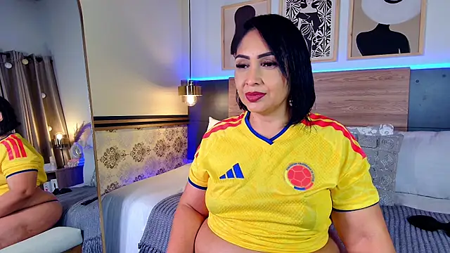 Madissononee online show from 06-19-26, 02:06